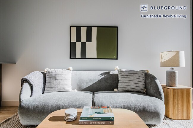 Foto del edificio - 218 E Grand Ave