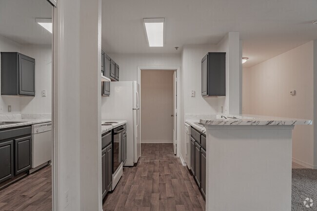 2 habitaciones, 2 baños - 1028 pies cuadrados - Cocina - Grove at Cary Park