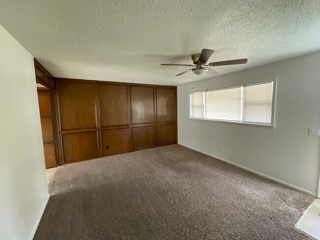 Foto del edificio - Nice 3 bed, 1 bath, 1 car garage