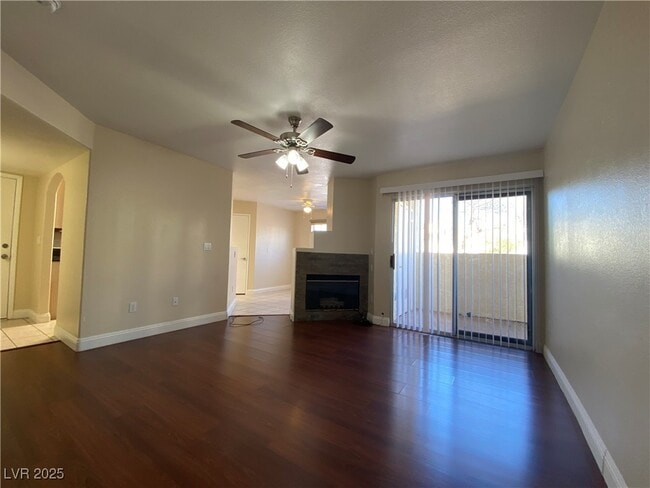 Building Photo - 698 S Racetrack Rd