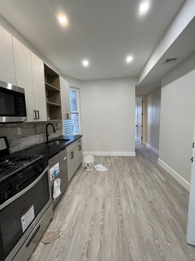 Unit 1 - 300 Palisade Ave