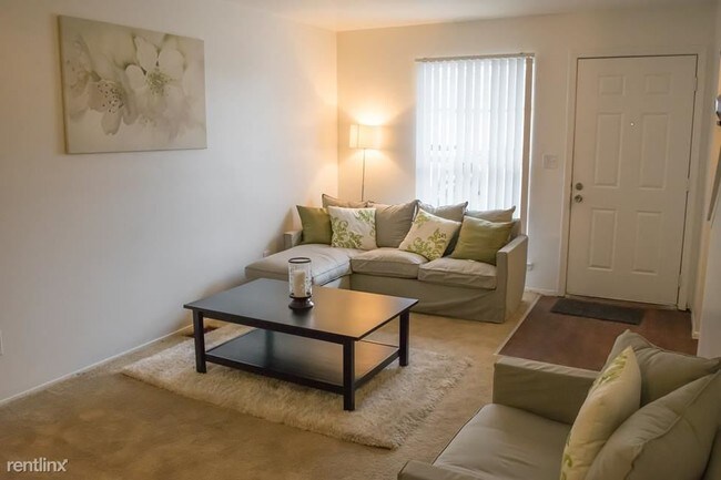 Foto del edificio - 2 br, 1 bath Townhome - 651 Villa Dr
