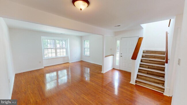 Building Photo - 4155 Bluebird Dr