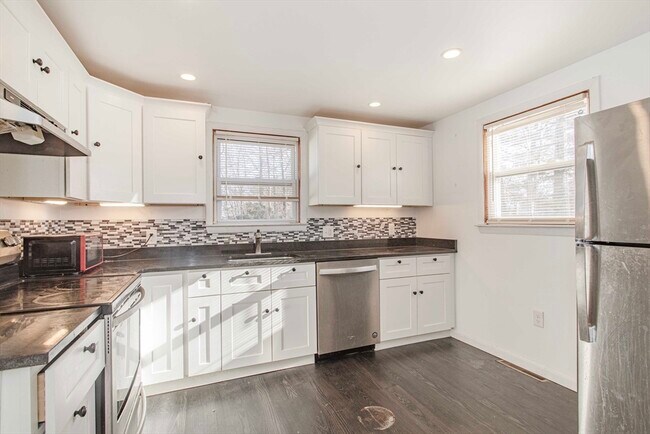 Foto del edificio - 16 Falconer Ave