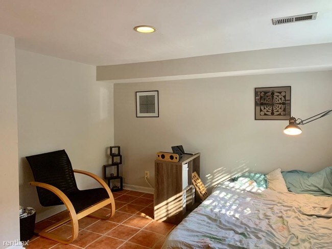 Foto del edificio - 1617 Hobart St NW