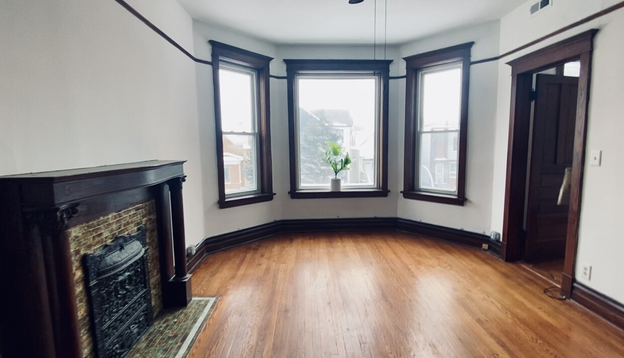 Primary Photo - 2120 N Whipple St