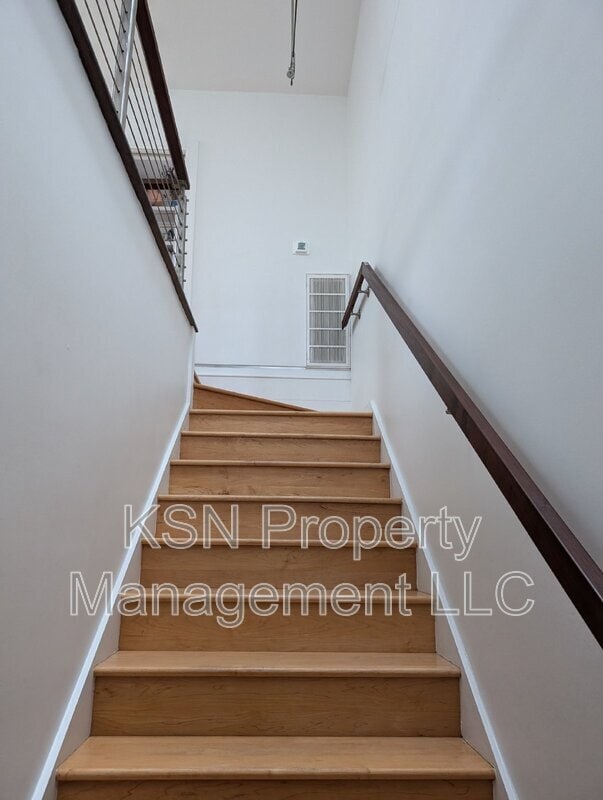 Building Photo - 112 W Gaston St