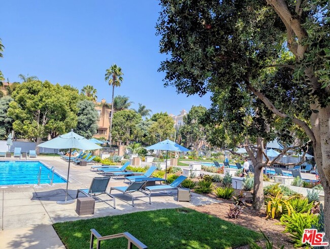 Building Photo - 7100 Playa Vista Dr