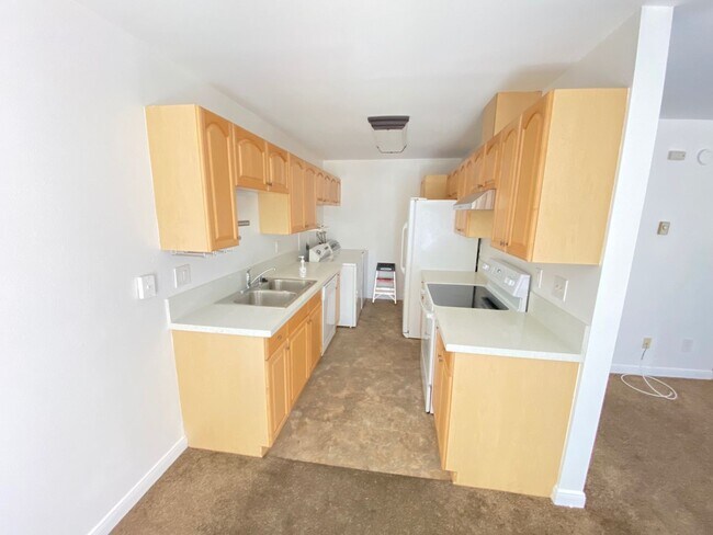 Building Photo - 3 Bedroom, 1.5 Bath House