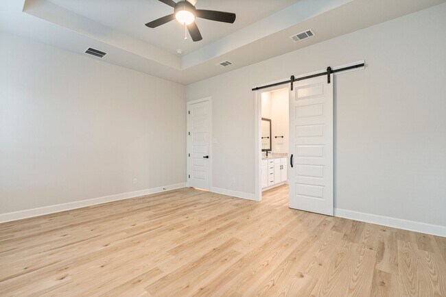 Building Photo - Texas Charm Meets Modern Comfort in Manor