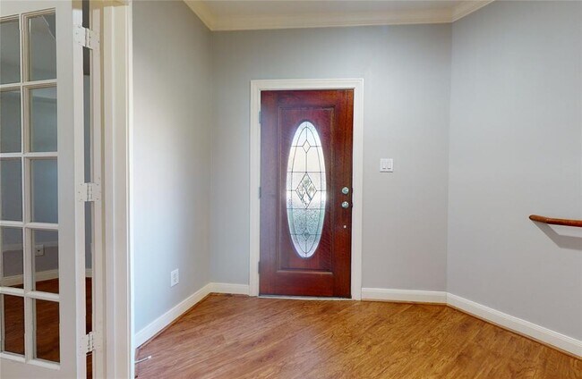 Building Photo - 328 Malone St
