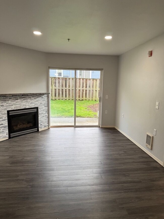 Building Photo - Cozy, 2 Bedroom Apartment for Rent in the Birchwood Neighborhood!