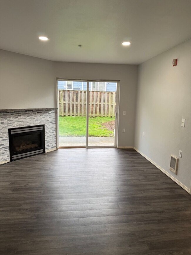 Foto del edificio - Cozy, 2 Bedroom Apartment for Rent in the Birchwood Neighborhood!