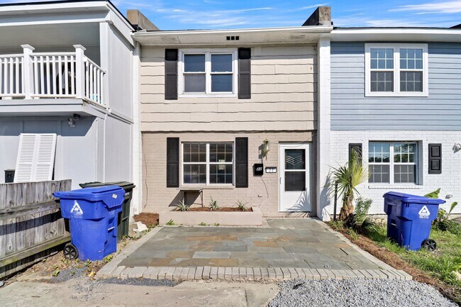 Foto del edificio - 4 BR, 2 BATH townhouse in downtown Charleston, SC.