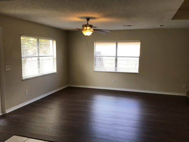 Building Photo - 1133 Olympic Ct