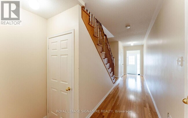 Building Photo - 23 Delport Cl