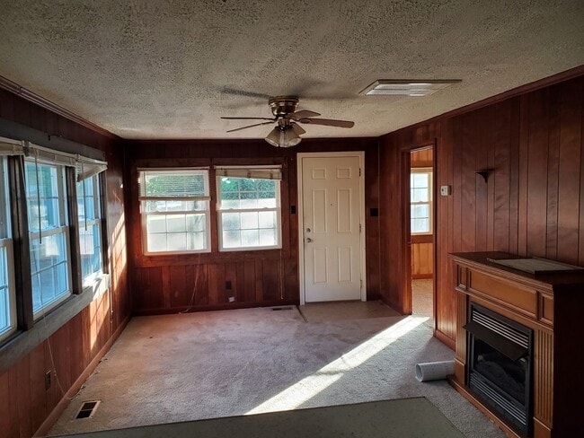 Building Photo - Lots of Space