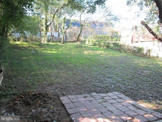 Building Photo - 4207 Valley View Ave