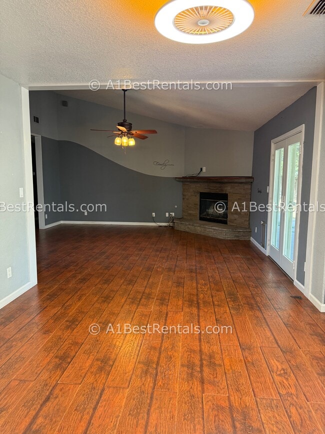 Building Photo - 15002 Cambridge Dr
