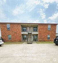 Building Photo - 2810 Leroy Cir