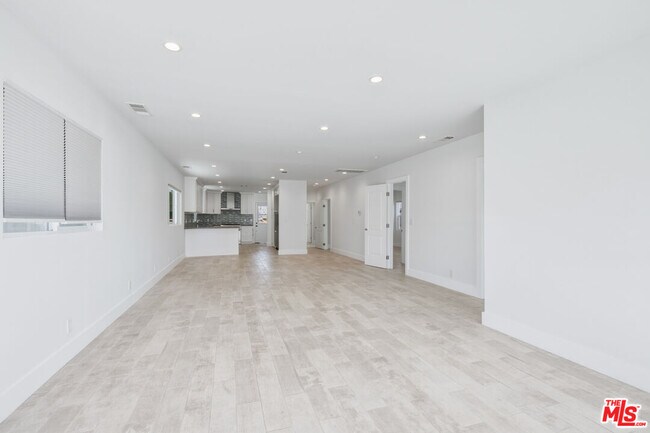 Foto del edificio - 869 Warren Ave