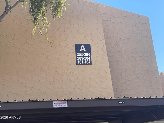 Building Photo - 8055 E Thomas Rd