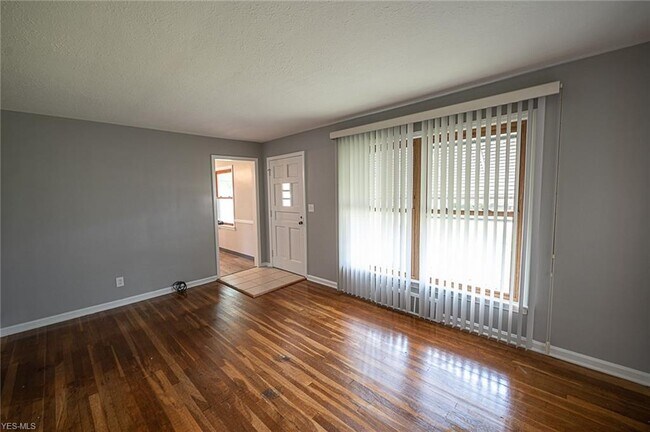 Building Photo - 561 Fairway Blvd