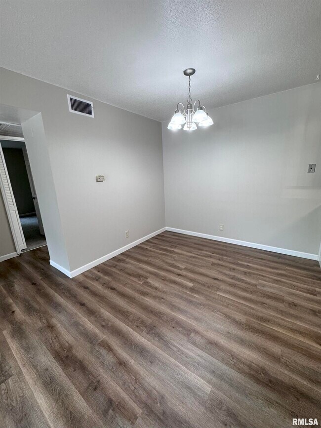 Foto del edificio - 5031 N Lakeside Pl