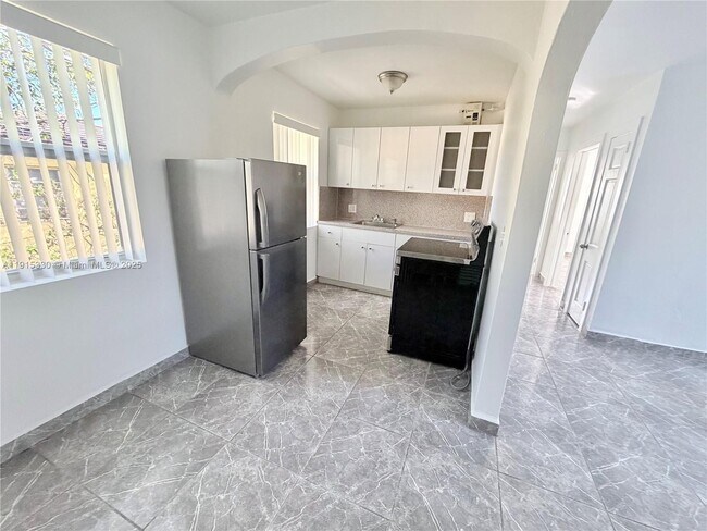 Foto del edificio - 11 Sidonia Ave