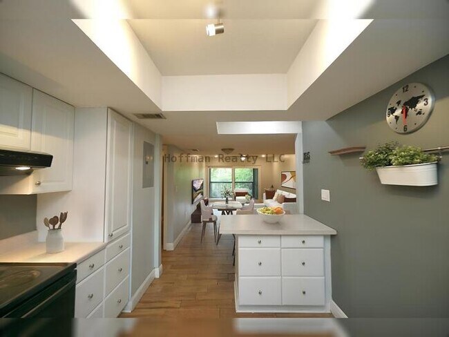 Foto del edificio - Charming 2-Bedroom Condo in St. Petersburg