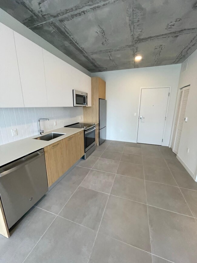 Building Photo - 242 NW 32nd St