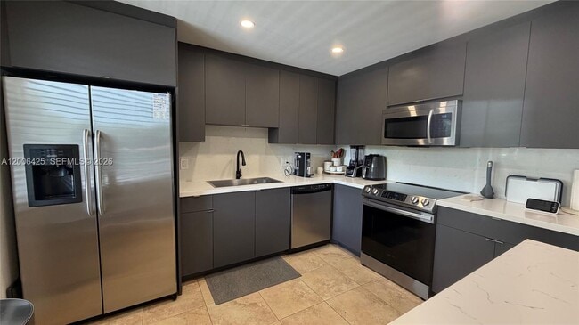 Foto del edificio - 16551 Blatt Blvd