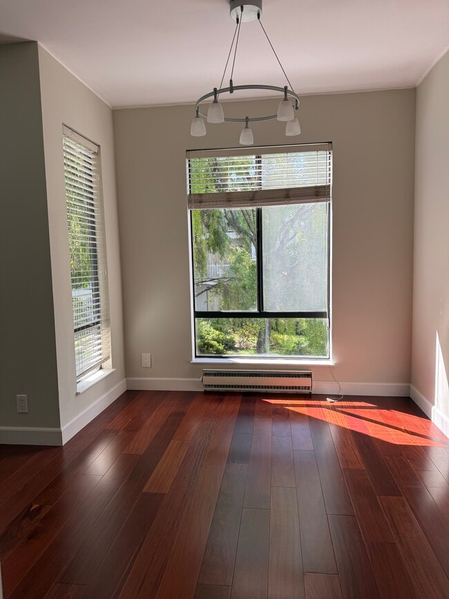 Dining room - 4 Admiral Dr