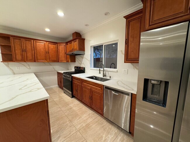Foto del edificio - 2031 N Hoover St