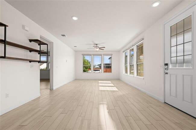 Building Photo - 8011 Orizzonte St