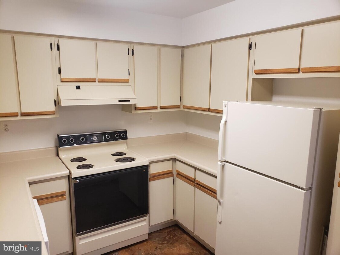 18516 Boysenberry Dr Unit 203, Montgomery Village, MD 20879 Room for Rent in Montgomery