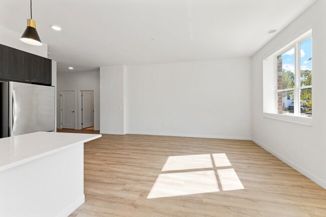 Building Photo - 5945 6th Ave