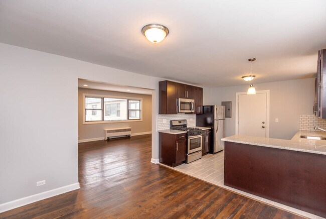 Foto del edificio - 6801 N Ridge Blvd