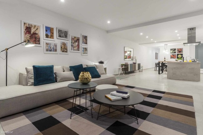 Building Photo - 3233 Caminito Eastbluff