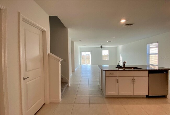 Foto del edificio - Stunning 5 Bed/2.5 Bath Home in Wesley Chapel with 2869 sq ft - Must See!