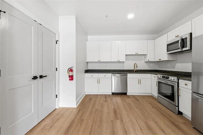 Foto del edificio - 320 Shoal Creek Rd