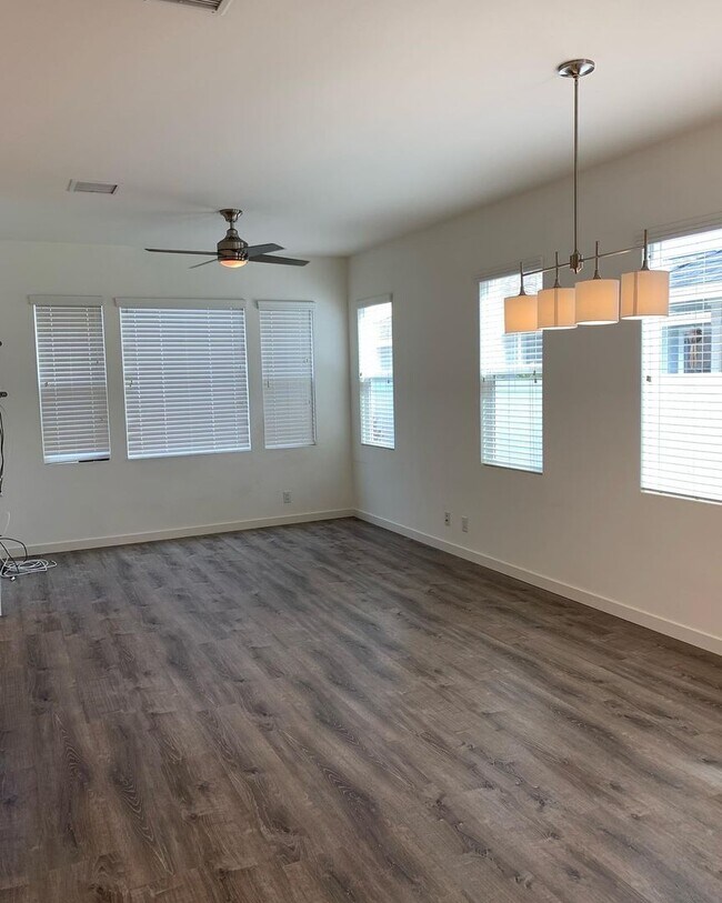 Foto del edificio - 3 Bed/3 bath Home in the Gated Community o...