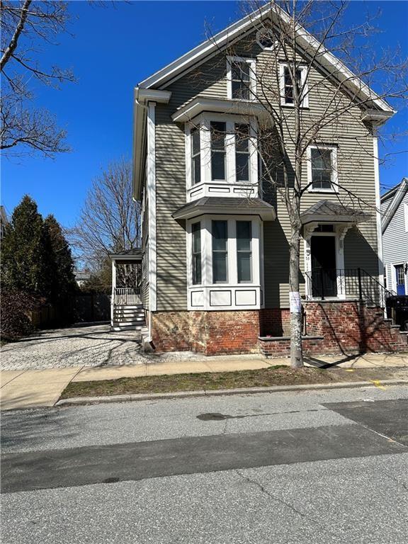 53 Burton St Unit 1, Bristol, RI 02809 Room for Rent in Bristol, RI