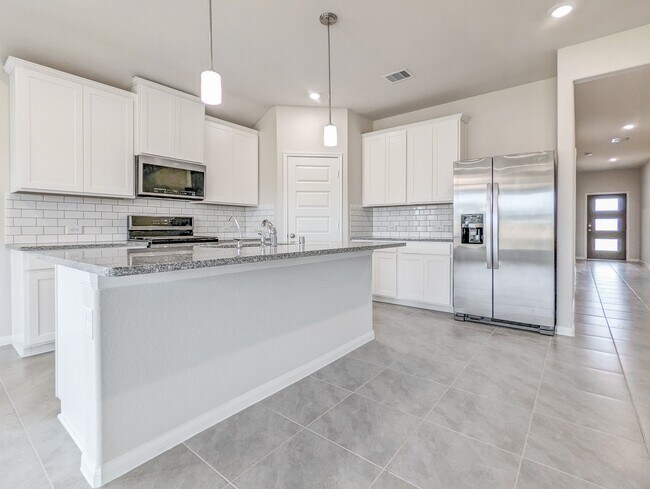 Building Photo - 2023 Stella Pne Dr