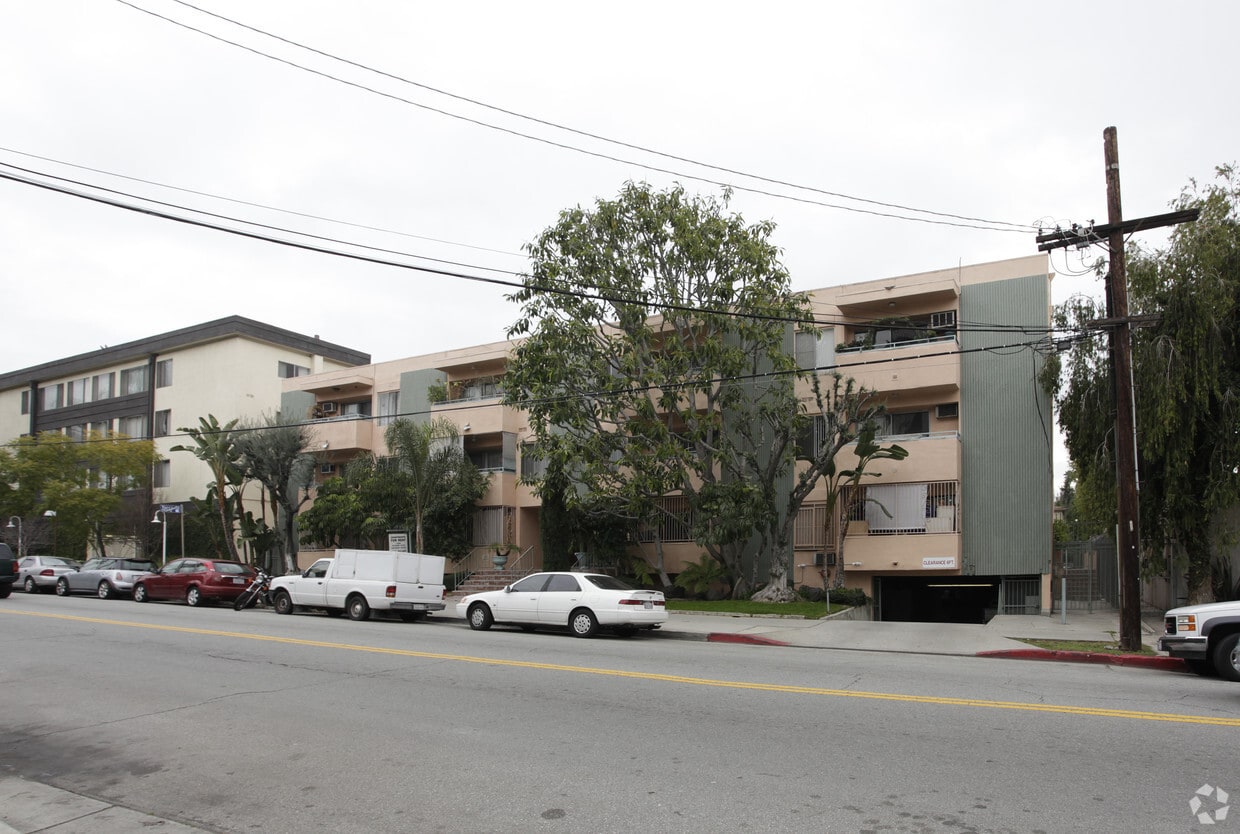 Building Photo - Hallmart apartments