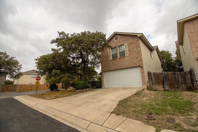 Building Photo - 23 Brieley