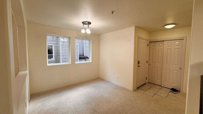 Foto del edificio - Beautiful 3 Bedroom 2 Bath Condo Newport Way Issaquah