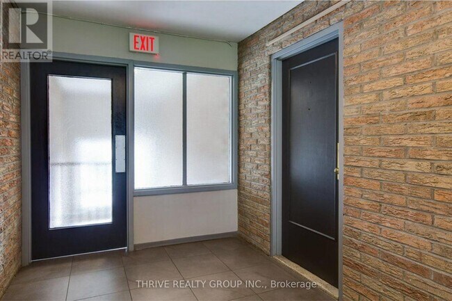 Building Photo - 635 Wonderland Rd S