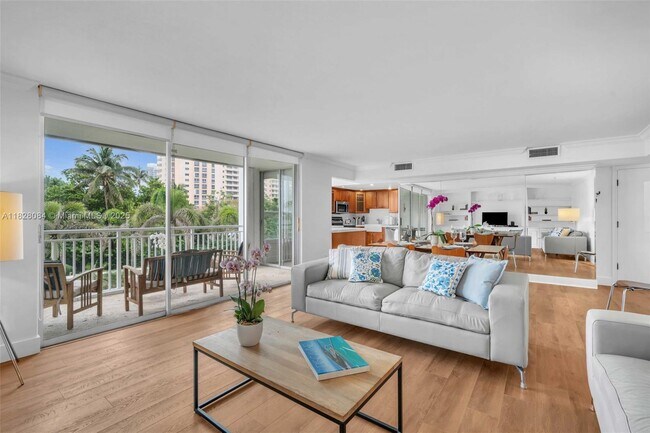 Building Photo - 611 Ocean Dr