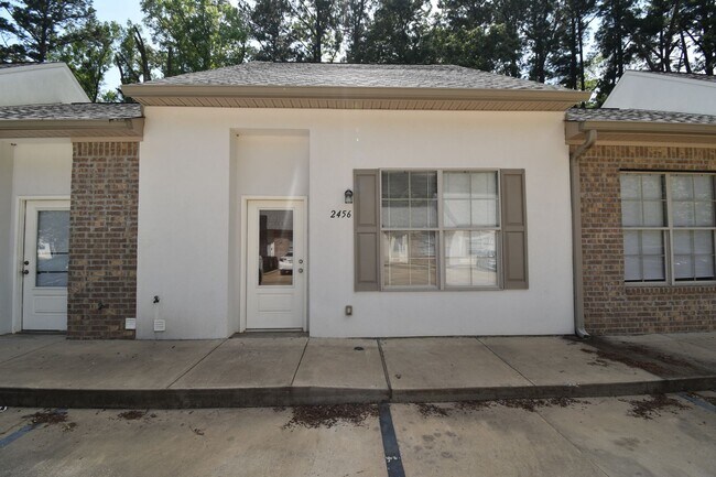 Foto del edificio - 2408-2464 W. Barnett Springs Ave